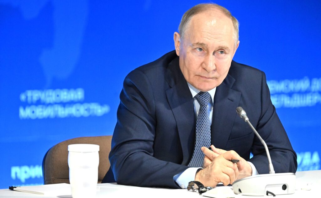 Владимир Путин отметил государственными наградами двух дальневосточников