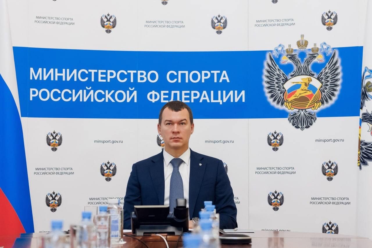 Экс-губернатор Хабаровского края был на борту самолета, развернувшегося из-за ракетной атаки Ирана