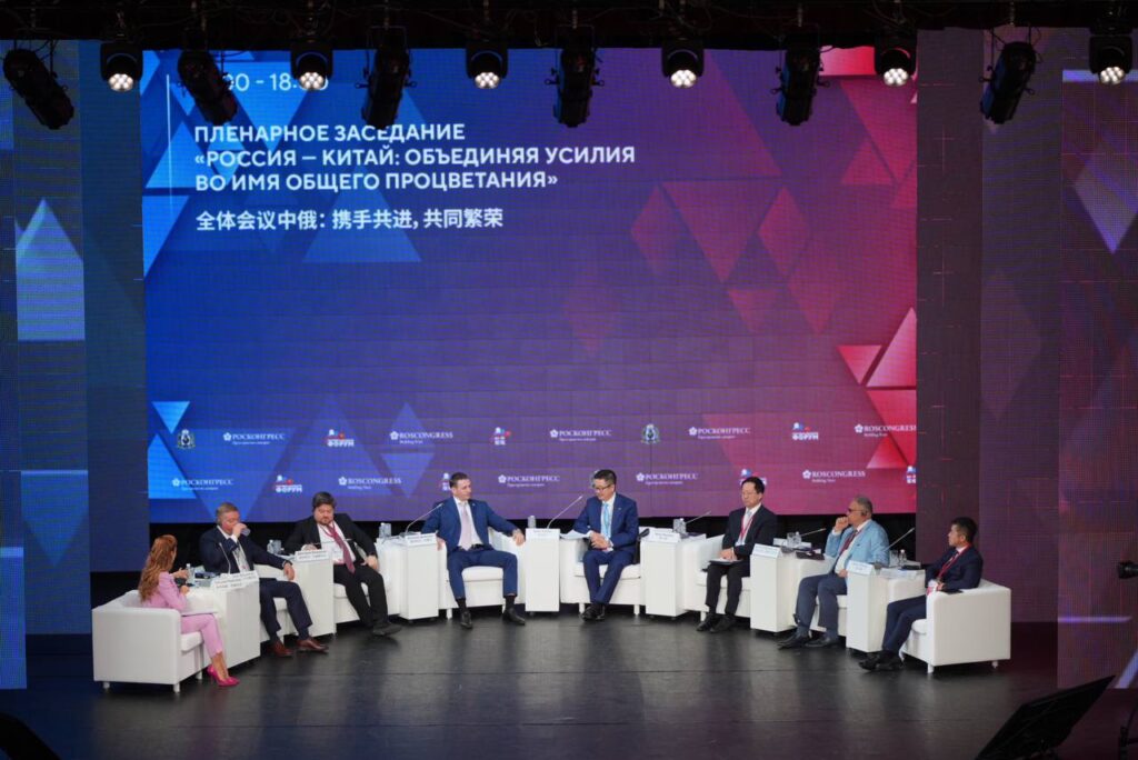 Противостояние вызовам и трансграничный аспект языка: эксперты подвели политические итоги Российско-Китайского форума