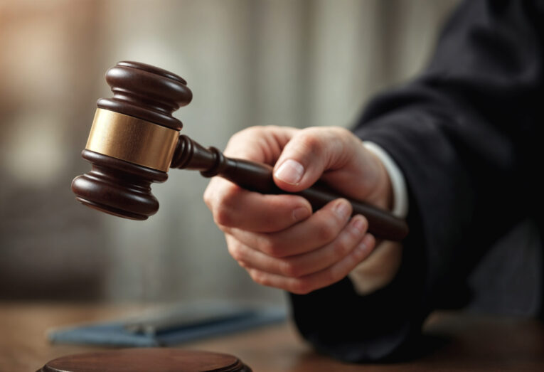 В ЕАО замглавы районной администрации пойдет под суд за мошенничество