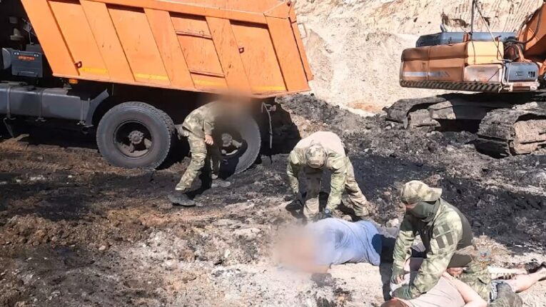 Росгвардия в угольном карьере: в Амурской области задержали недропользователей-нелегалов