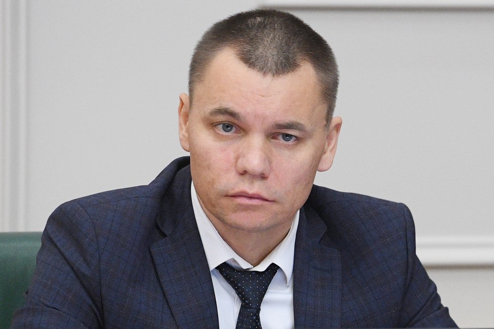 Чиновник Минцифры меняет кресло на фронт
