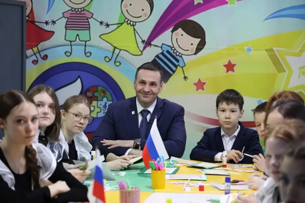 Дмитрий Демешин поздравил с Днем защиты детей