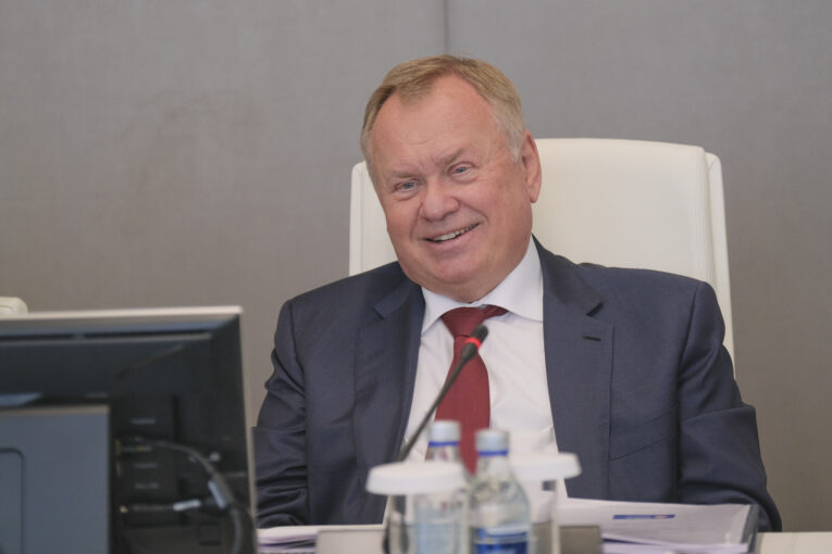 Андрей Костин посоветовал хранить деньги на депозитах