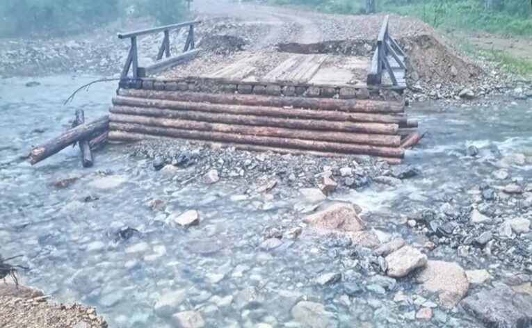 Движение транспорта ограничили в одном из районов Хабаровского края