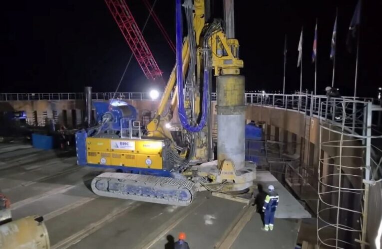 На Ленском мосту начали бурить сваи для 90-этажного пилона
