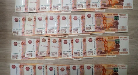 В Приморье пытались ввезти 1,3 миллиона рублей