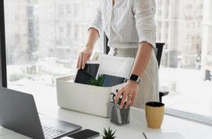 Россияне меняют работу через знакомых