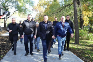 Демешин проверил благоустройство двух бульваров в Хабаровске
