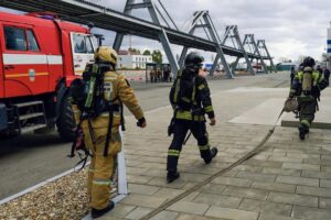 Огнеборцы потушили условный пожар в аэропорту Южно-Сахалинска
